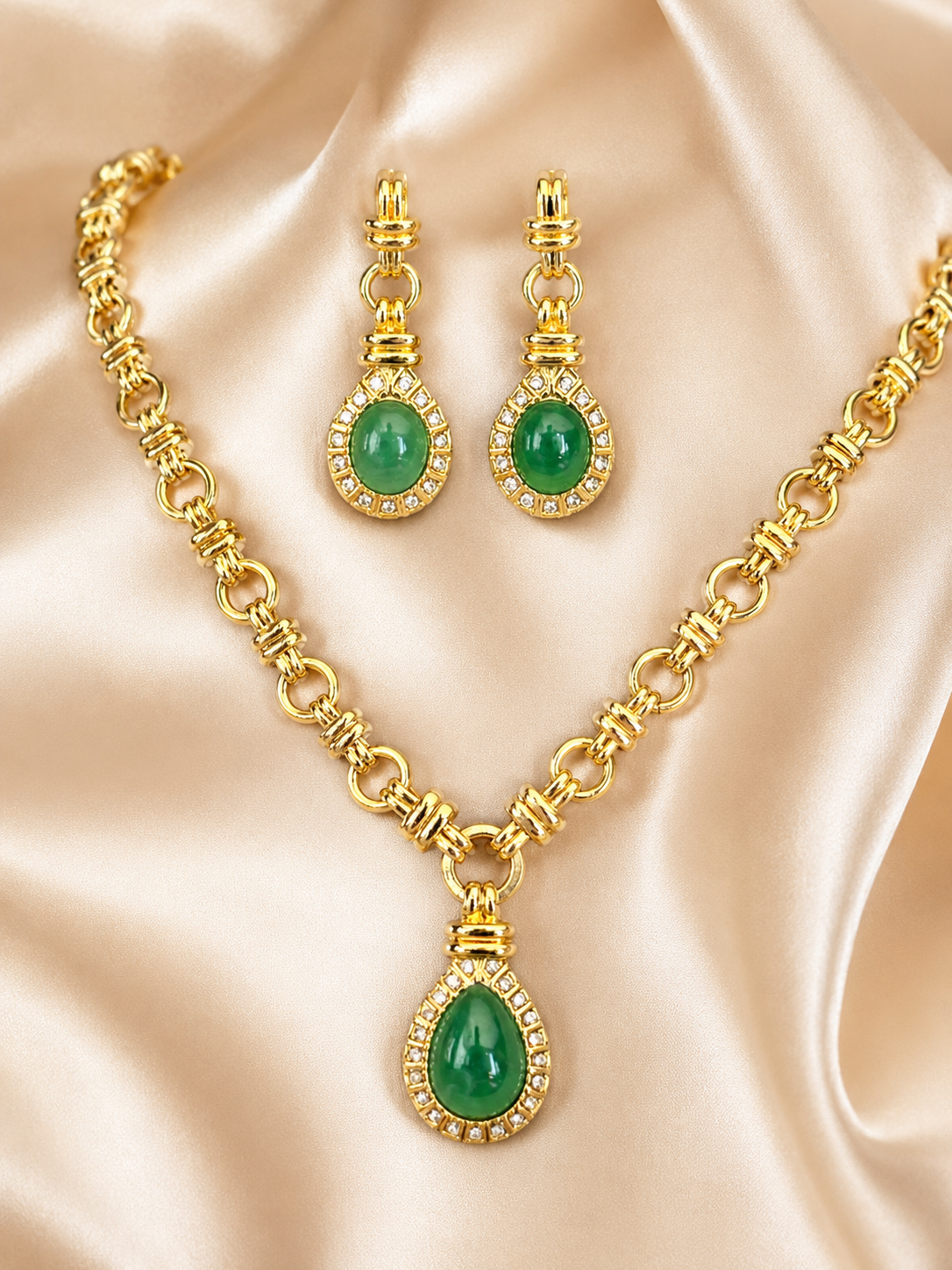 Cabochon Emerald Green Necklace